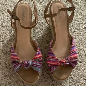 Multicolored platforms